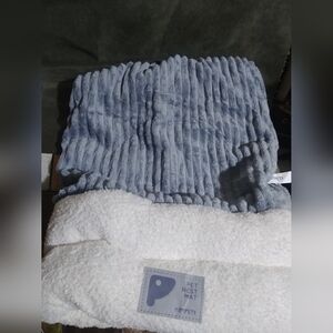 Gray and White Pet Nest Mat